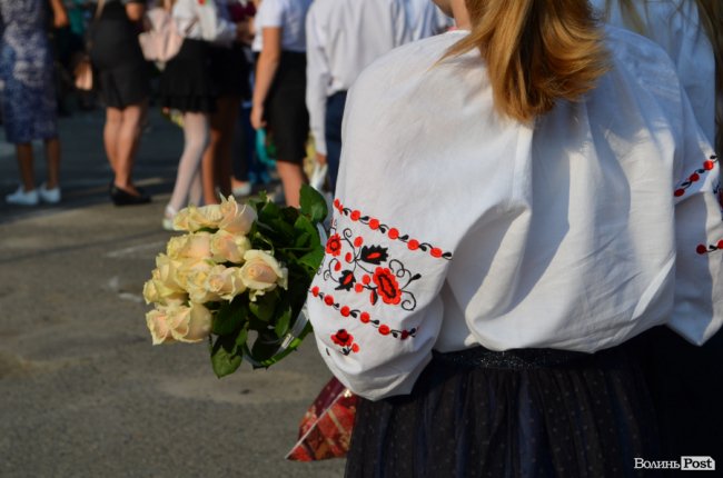 Перший дзвоник у луцькій школі №17. ФОТО