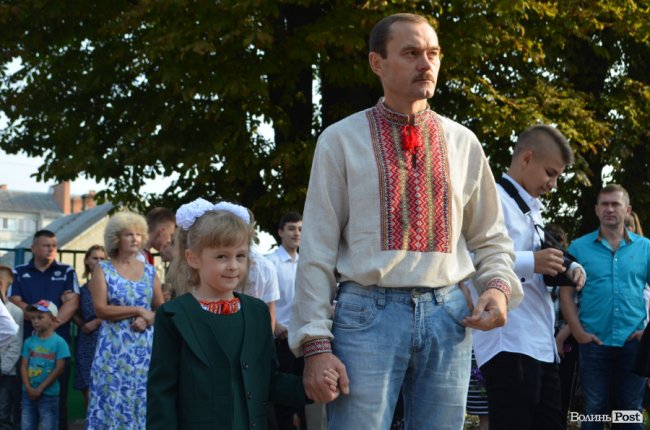Перший дзвоник у луцькій школі №17. ФОТО