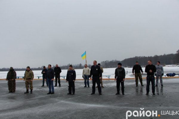 До патріотичного флешмобу долучилися шацькі бійці АТО