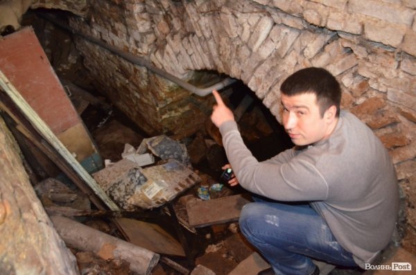 Історія без терміну давності: за мешканців аварійного будинку «взялися» у Луцькраді. ФОТО