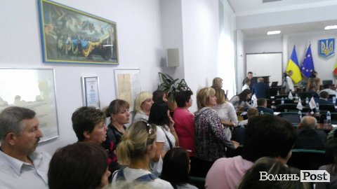 Люди зі Старого ринку «ганьблять» Луцьку міськраду. У сесії - перерва