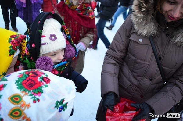 Центр Луцька окупували більше півсотні «Миколаїв». ФОТО