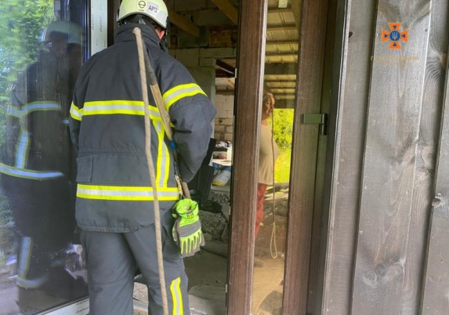 На Волині до приміщення заповз вуж. ФОТО