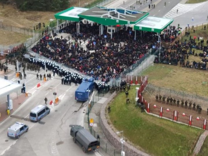 Посольство Польщі в Мінську закликає громадян негайно залишити Білорусь