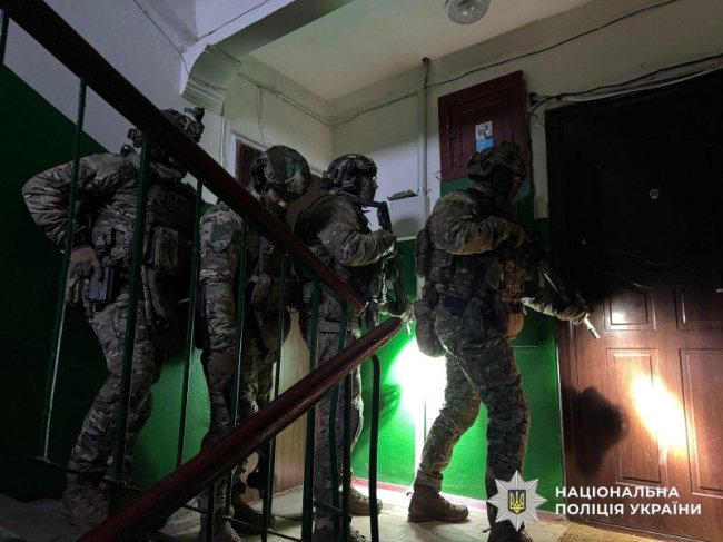 В Україні тривають понад 200 обшуків з ліквідації наркобізнесу: поліція шукає наркотики  і на Волині