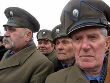 День народження Бандери: ветерани УПА отримали допомогу