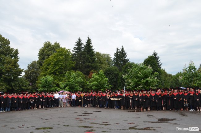 У луцькому політесі «відгуділи» випускний. ФОТО