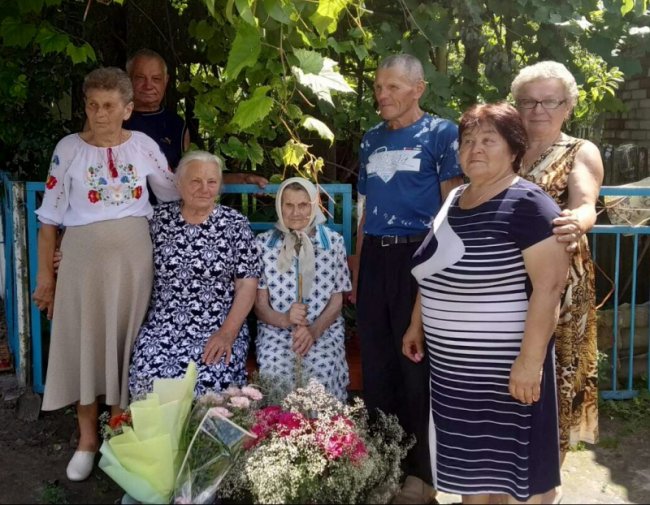 Виростила 5 дітей, має 11 онуків та 19 правнуків: волинянка відгуляла столітній ювілей 