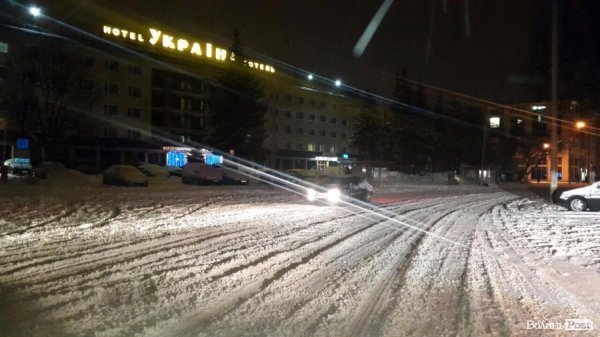 пр. Волі біля готелю 