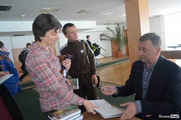 У Луцьку презентували книжку реальних історій про Іловайськ. ФОТО