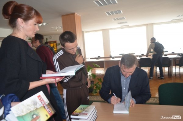 У Луцьку презентували книжку реальних історій про Іловайськ. ФОТО