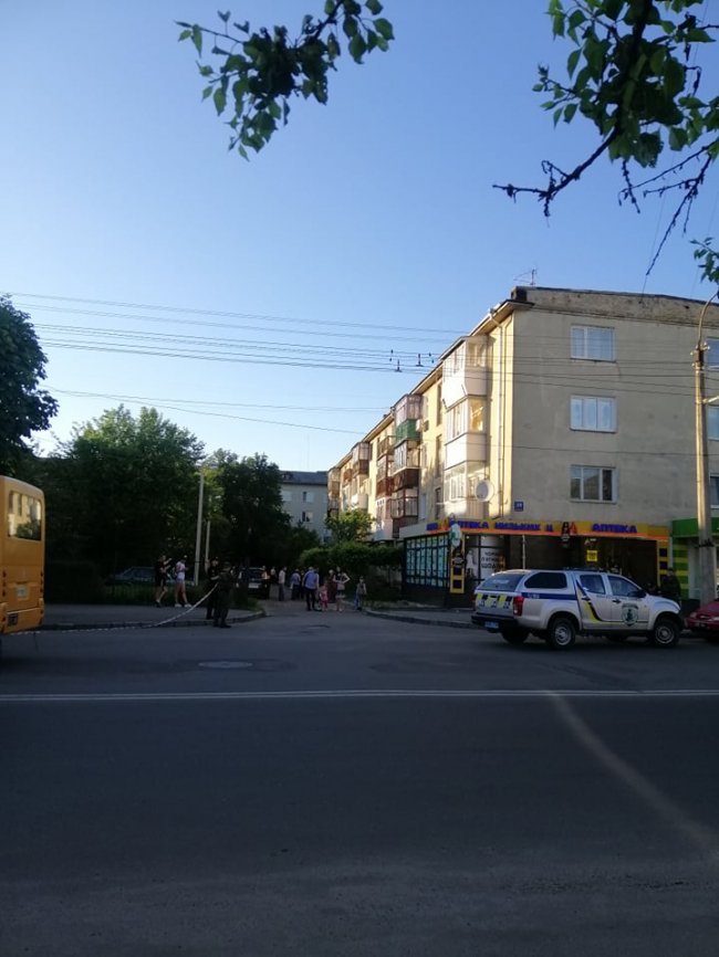 Повідомили про замінування житлового будинку в Луцьку – людей евакуювали. ФОТО