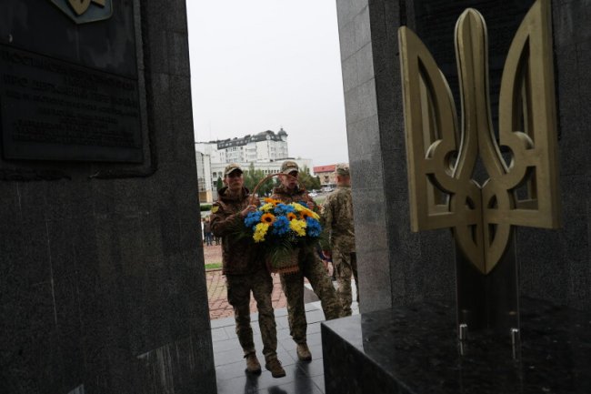 Луцьк схилив голови під час хвилини мовчання разом з усією Україною