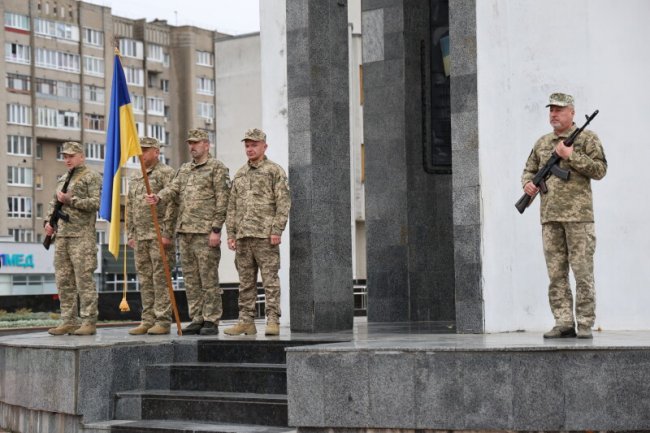 Луцьк схилив голови під час хвилини мовчання разом з усією Україною