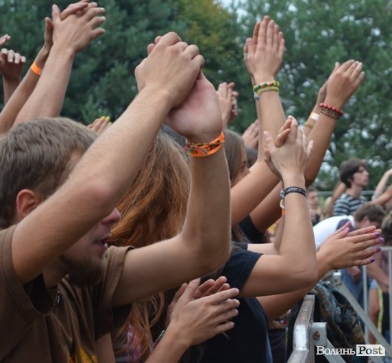 Як тисячі людей відривалися на фестивалі «Захід». ФОТО