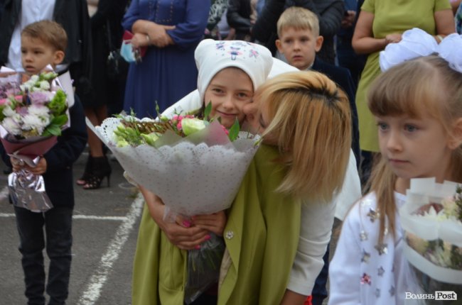 Як у луцькій школі №1 відзначали свято першого дзвоника. ФОТО 