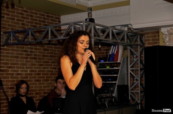 «Зима. Кохання. Новий Рік»: поетичний вечір з присмаком моди в Луцьку