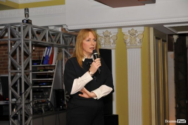 «Зима. Кохання. Новий Рік»: поетичний вечір з присмаком моди в Луцьку