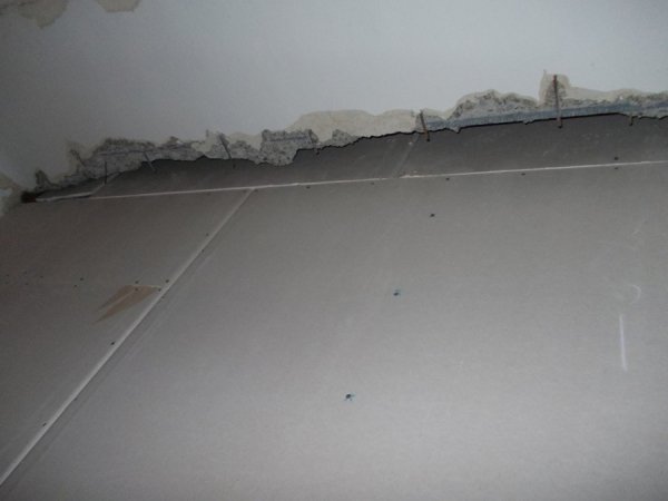 Грибок, корозія і дірявий дах: яким продали кінотеатр «Промінь». ФОТО