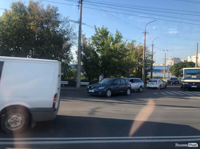 У Луцьку не розминулися два легковики. ФОТО