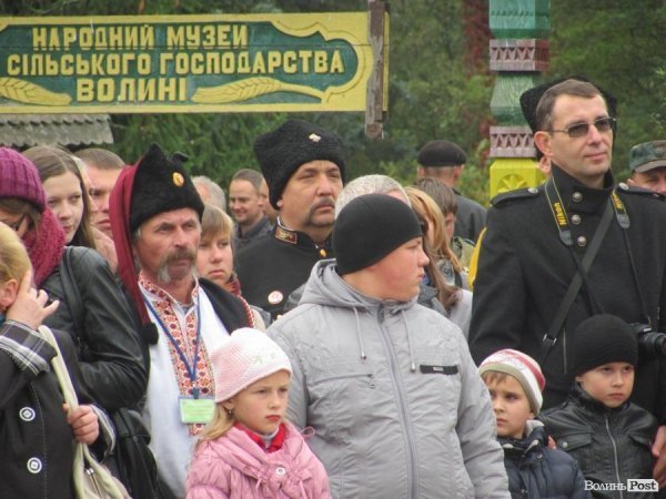 Під Луцьком відкрили єдиний на Волині пам’ятник козакові Мамаю 