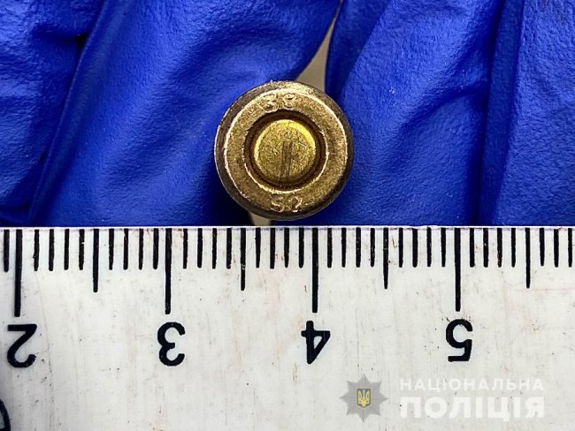 Лучанка у підвалі будинку знайшла ящик з боєприпасами