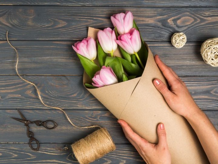 Калька у флористиці: чому цей матеріал набирає популярності серед дизайнерів