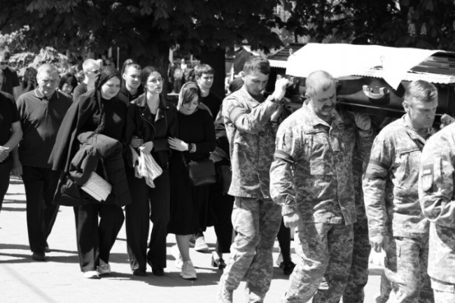 Лучани віддали останню шану Герою Василеві Матюку