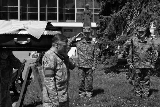 Лучани віддали останню шану Герою Василеві Матюку