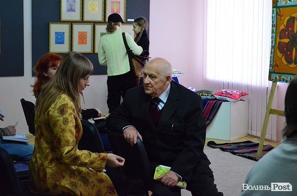 У Луцьку відкрили виставку вишивки Анжеліки Рудницької. ФОТО