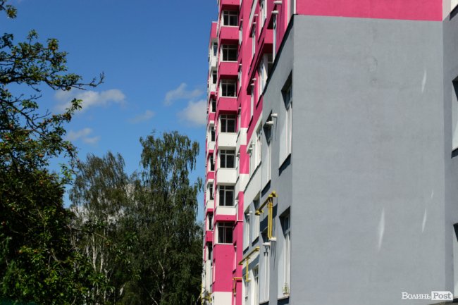 Будівництво триває: як у Луцьку «розростається» яскравий ЖК «Caramel Residence». ФОТО*