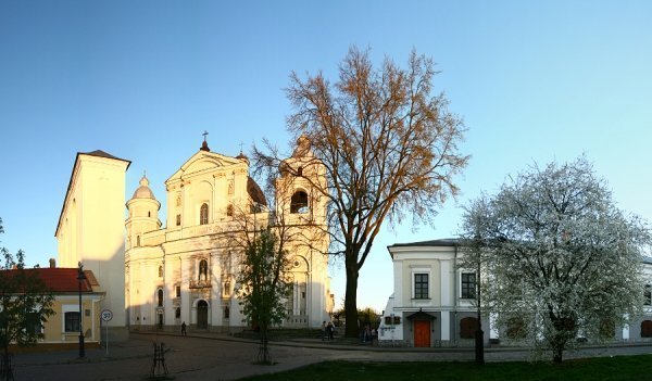 Старе місто. Костел Петра і Павла, Будинок Лесі Українки (квітень 2010)
