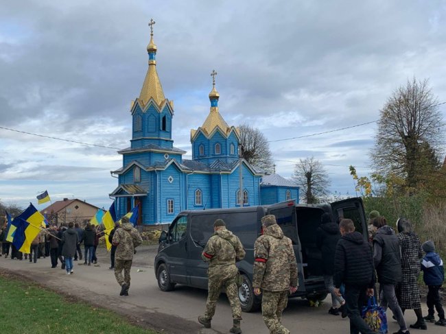 Тата не дочекався маленький син: на Волині попрощалися з Героєм Олександром Морозом