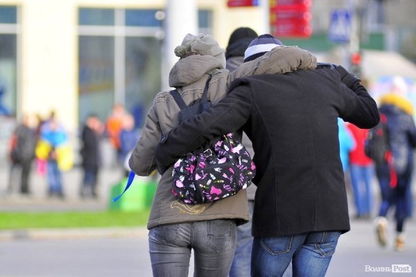 Любов на луцькому Євромайдані. ФОТО