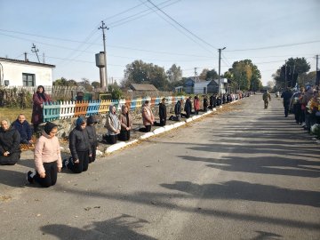 Зі сльозами на очах на Волині прощалися із Героєм Тарасом Максимчуком