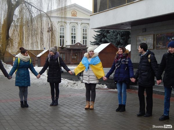 У Луцьку флешмобом відзначили День Соборності та Свободи