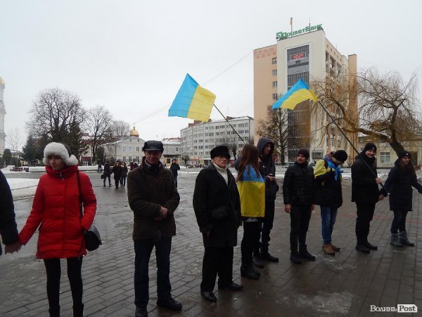 У Луцьку флешмобом відзначили День Соборності та Свободи