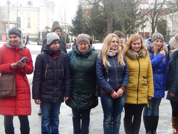 У Луцьку флешмобом відзначили День Соборності та Свободи