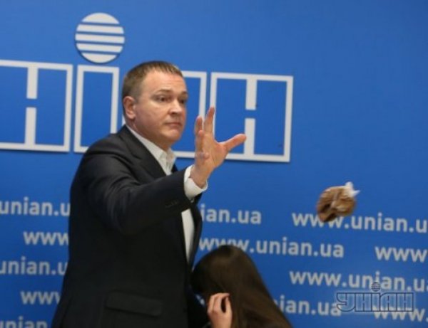 У Колесніченка кинули екскрементами. ФОТО