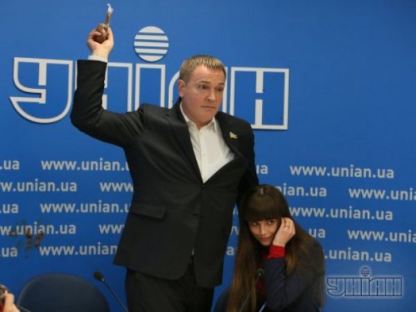 У Колесніченка кинули екскрементами. ФОТО