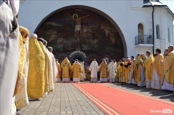 Політика, молитва і шашлик: під Берестечком вшановували річницю битви. ФОТО