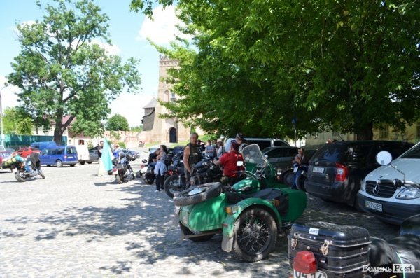 Під Луцьком - тусовка байкерів. ФОТО