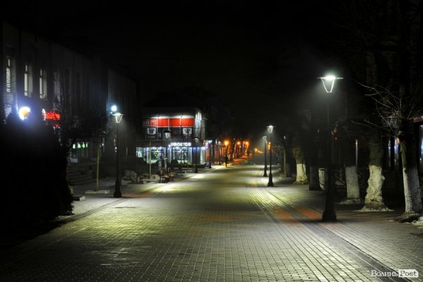 Ніч, ліхтарі, бруківка: красиві фото вулиці Лесі Українки в Луцьку