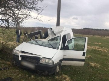 На Волині автівка влетіла в дерево: загинула пасажирка. ФОТО