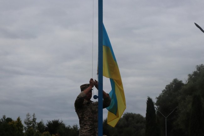 У Володимирі розгорнули 10-метровий прапор. ФОТО