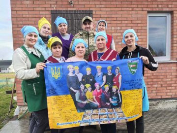 Усі - з однієї великої родини: 11 волинянок волонтерять для односельчан і їхніх побратимів