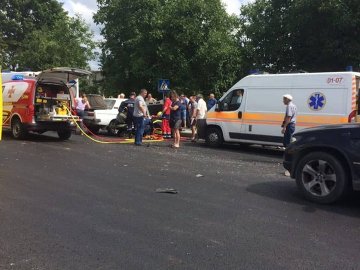 Лобове зіткнення під Луцьком: не розминулись ВАЗ і Skoda. ФОТО