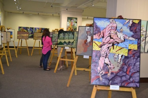 У Луцьку презентація проекту «Два погляди» художника Миколи Кумановського