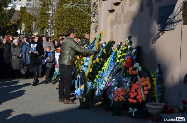 Лучани провели в останню путь бійця, що загинув під Іловайськом. ФОТО
