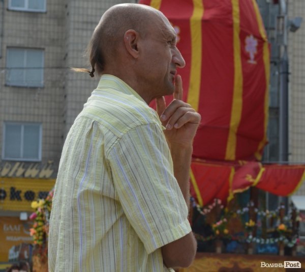 У центрі Луцька займалися йогою. ФОТО 